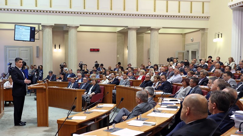 Predsjednik Vlade Zoran Milanović u Hrvatskom saboru zatražio podršku za izlazak Hrvatske iz arbitražnog sporazuma